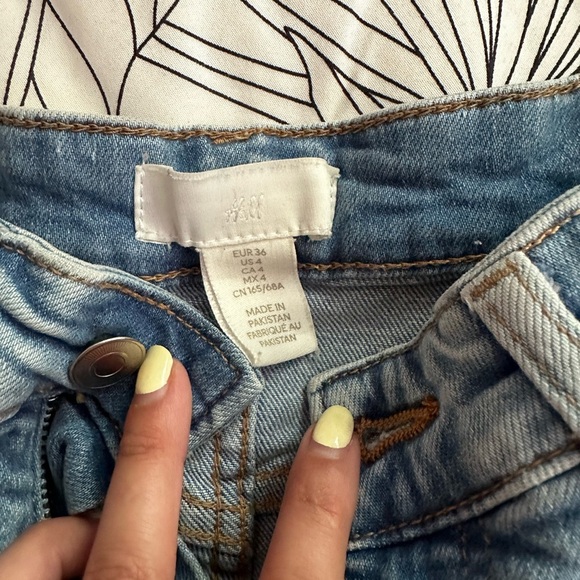 Zara Jean Shorts 4 - Picture 3 of 3